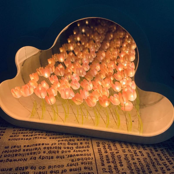 DreamCloud - Wolkenförmiges Tulpen-Spiegel-Nachtlicht - Juvenda
